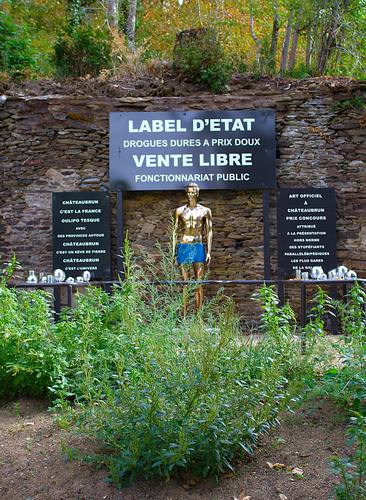 Art officiel, sculpture de Guy Baudat à Châteaubrun, vue de face
